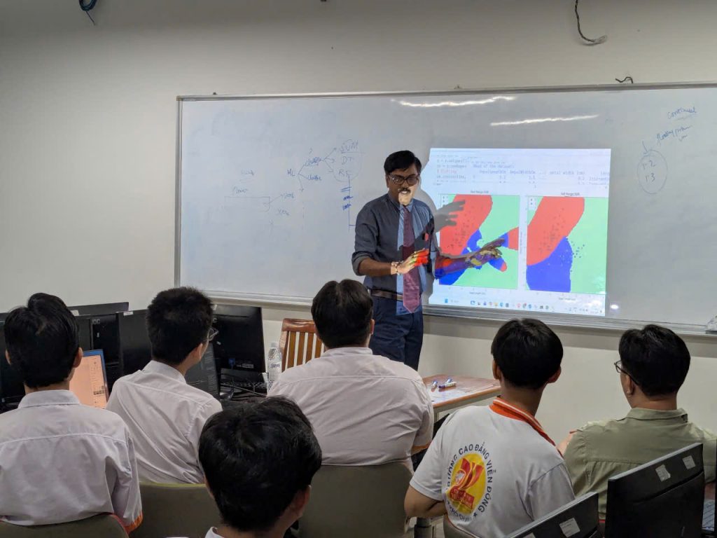 Sinh viên Cao Đẳng Viễn Đông học “AI Builder Bootcamp” cùng Chuyên gia đến từ Ấn Độ