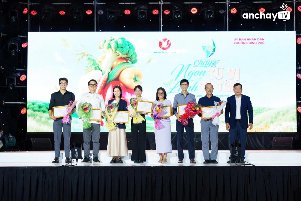 Khoa Du lịch – Khách sạn khám phá ứng dụng công nghệ xanh & giải pháp bền vững trong lĩnh vực Nhà hàng – Khách sạn