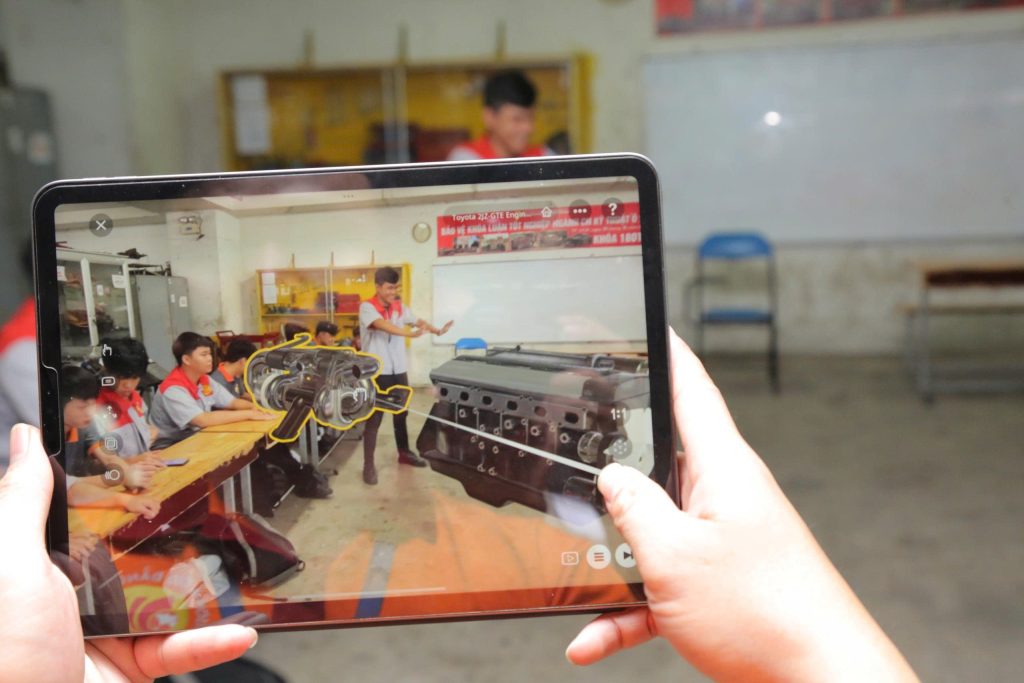 Cách Mạng Hóa Giáo Dục: Ứng Dụng Công Nghệ Thực Tế Ảo (VR/AR) Trong Đào Tạo Kỹ Thuật