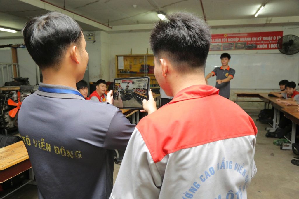 Cách Mạng Hóa Giáo Dục: Ứng Dụng Công Nghệ Thực Tế Ảo (VR/AR) Trong Đào Tạo Kỹ Thuật