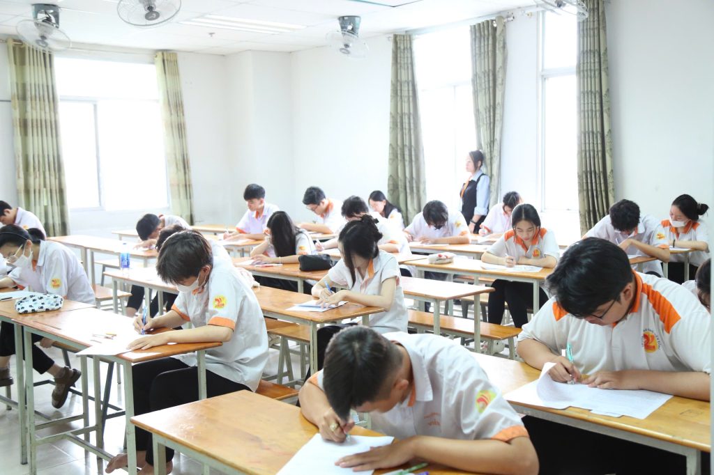 Trường Cao đẳng Viễn Đông: Những chặng cuối của kỳ thi học kỳ I diễn ra an toàn, nghiêm túc