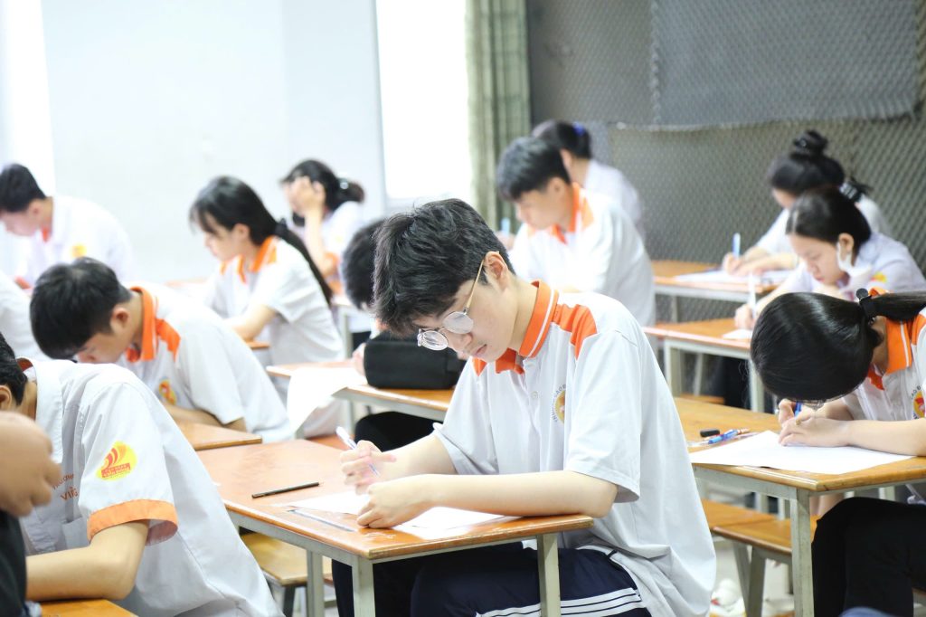Trường Cao đẳng Viễn Đông: Những chặng cuối của kỳ thi học kỳ I diễn ra an toàn, nghiêm túc