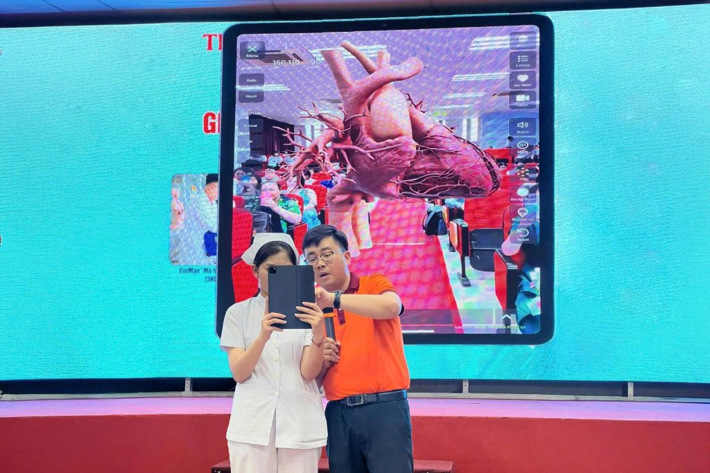 Chuyển Đổi Số Giáo Dục: VR/AR – Công Cụ Đào Tạo Tuyệt Vời Của Kỷ Nguyên Mới