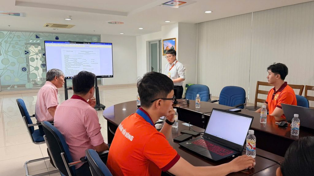 VIEN DONG COLLEGE ORGANIZES TRAINING ON AI APPLICATIONS AND INNOVATIVE TEACHING METHODS