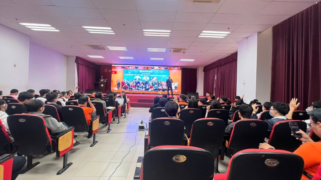 Vien Dong College Organizes Training Program: “Applying AI to Enhance Work Performance and Education”