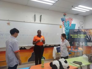 BUỔI SINH HOẠT CUỐI NĂM CÂU LẠC BỘ NGOẠI NGỮ: GẮN KẾT CÁC THẾ HỆ – LAN TỎA SẮC MÀU VĂN HÓA NĂM MỚI THẾ GIỚI