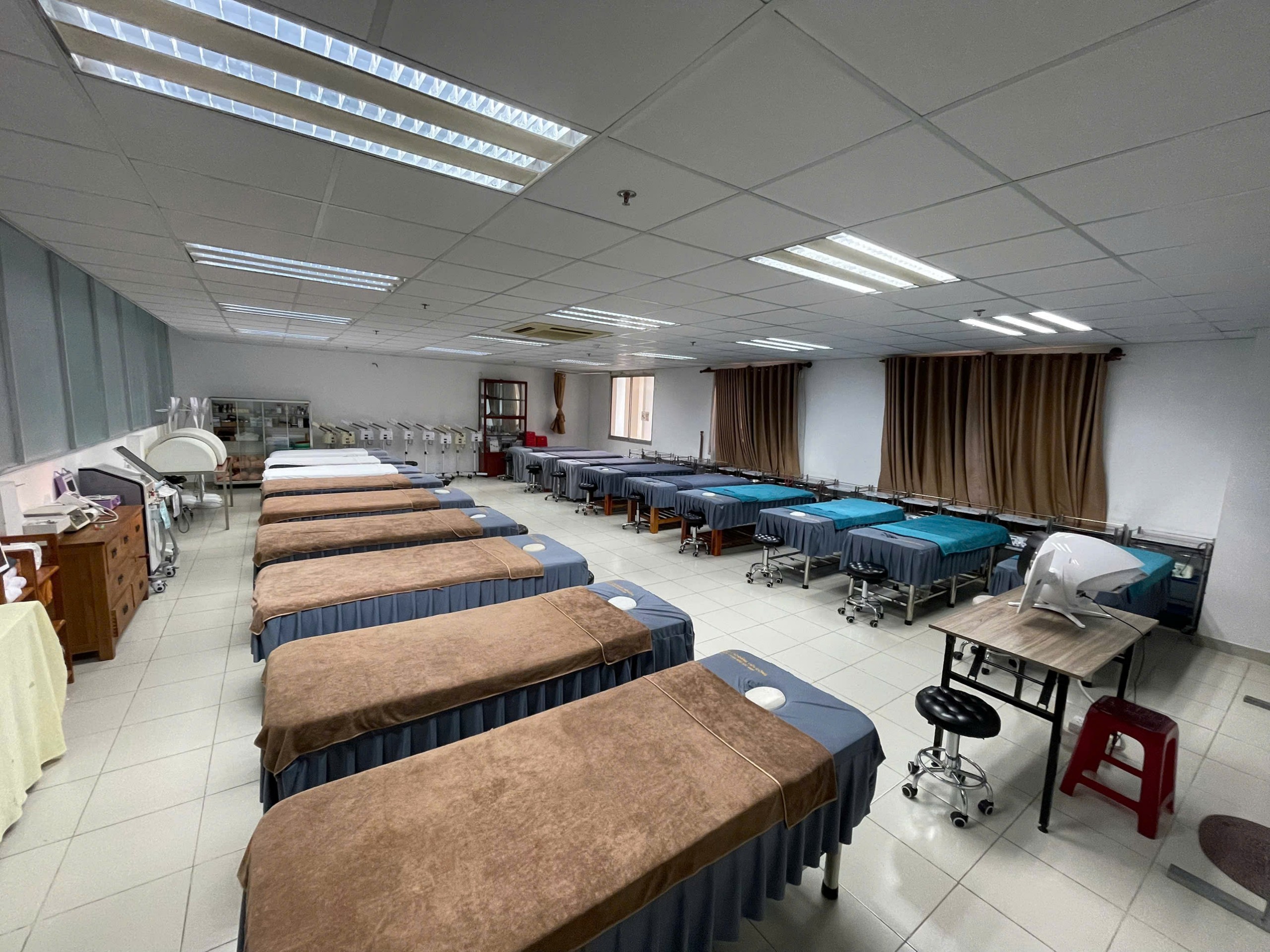 KHÔNG GIAN THỰC HÀNH HIỆN ĐẠI – BỆ PHÓNG CHUYÊN NGHIỆP CHO NGÀNH LÀM ĐẸP
