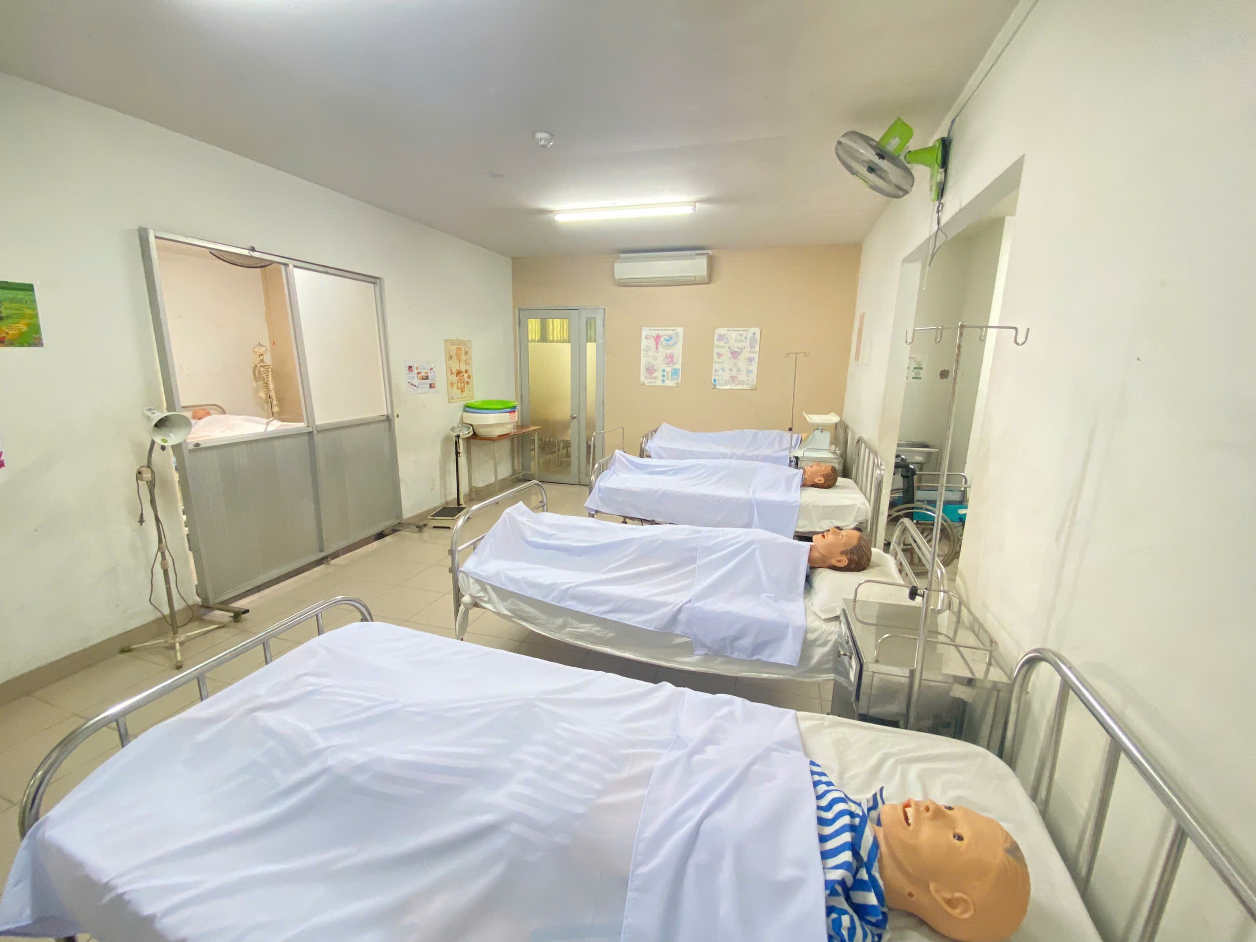 TRANG THIẾT BỊ HIỆN ĐẠI– NỀN TẢNG ĐÀO TẠO CHUẨN Y KHOA TẠI TRƯỜNG CAO ĐẲNG VIỄN ĐÔNG