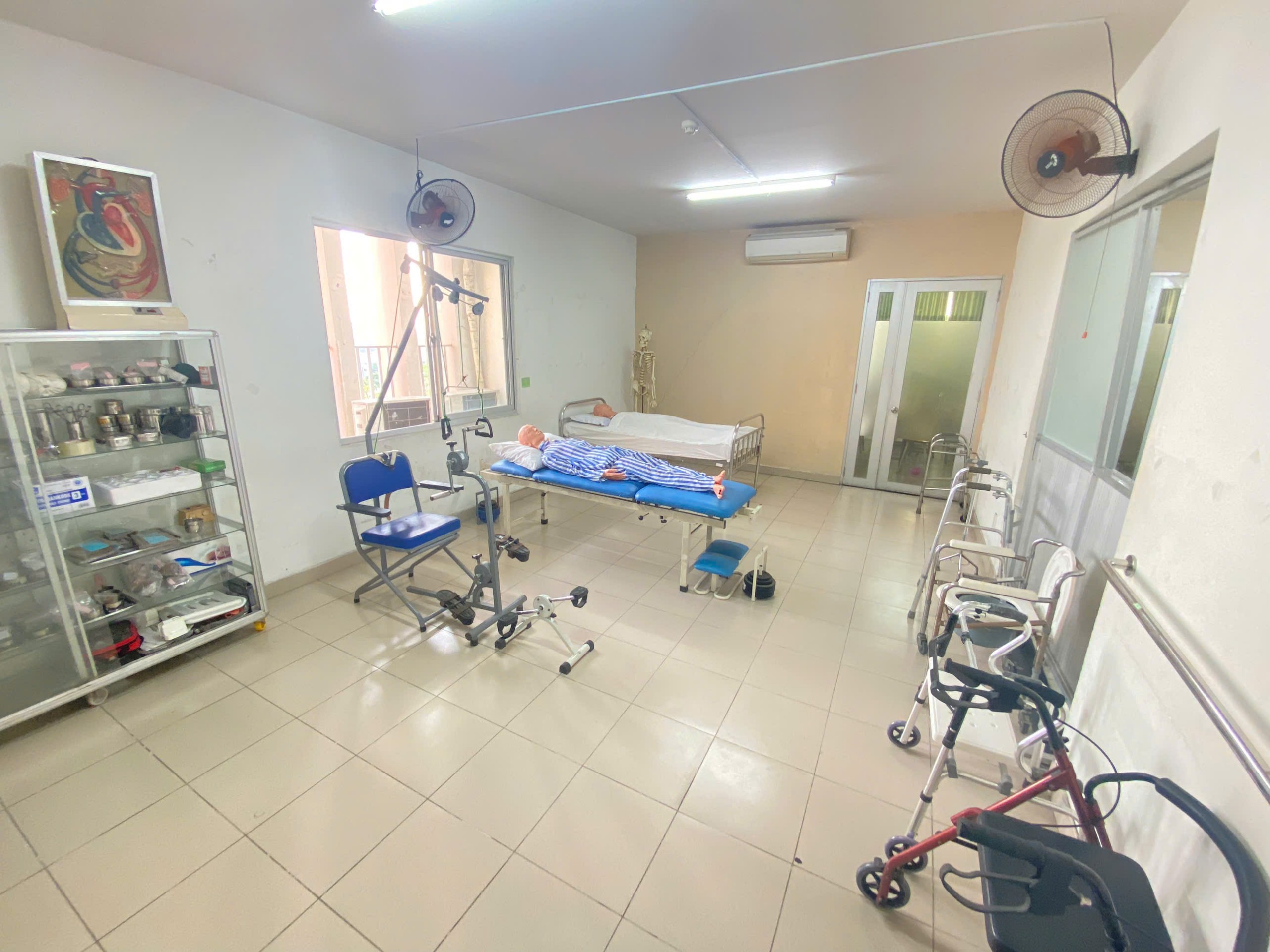 TRANG THIẾT BỊ HIỆN ĐẠI– NỀN TẢNG ĐÀO TẠO CHUẨN Y KHOA TẠI TRƯỜNG CAO ĐẲNG VIỄN ĐÔNG