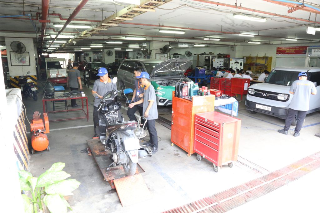 Thiết bị Công nghệ hiện đại – 3 điểm nhấn nổi bật của khoa Ô tô, Cao đẳng Viễn Đông