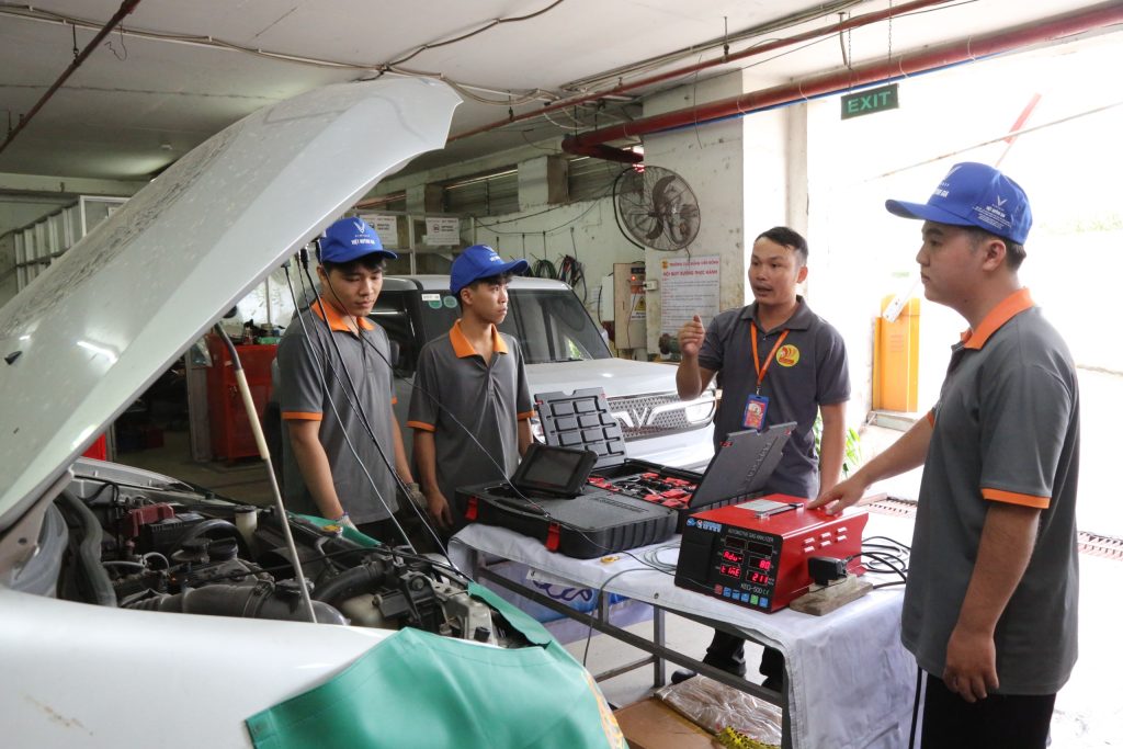 Thiết bị Công nghệ hiện đại – 3 điểm nhấn nổi bật của khoa Ô tô, Cao đẳng Viễn Đông