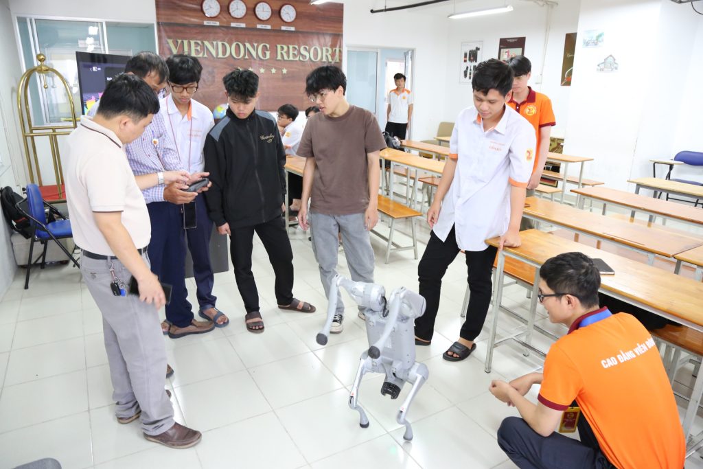 Sinh viên Cao Đẳng Viễn Đông tiếp cận trí tuệ nhân tạo ngay từ giảng đường