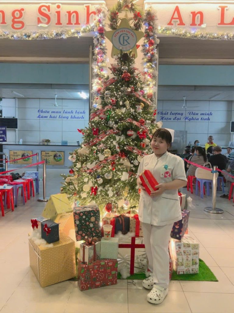 Sinh viên ngành Điều dưỡng Cao đẳng Viễn Đông: Vững tay nghề – Sáng tương lai tại các bệnh viện lớn