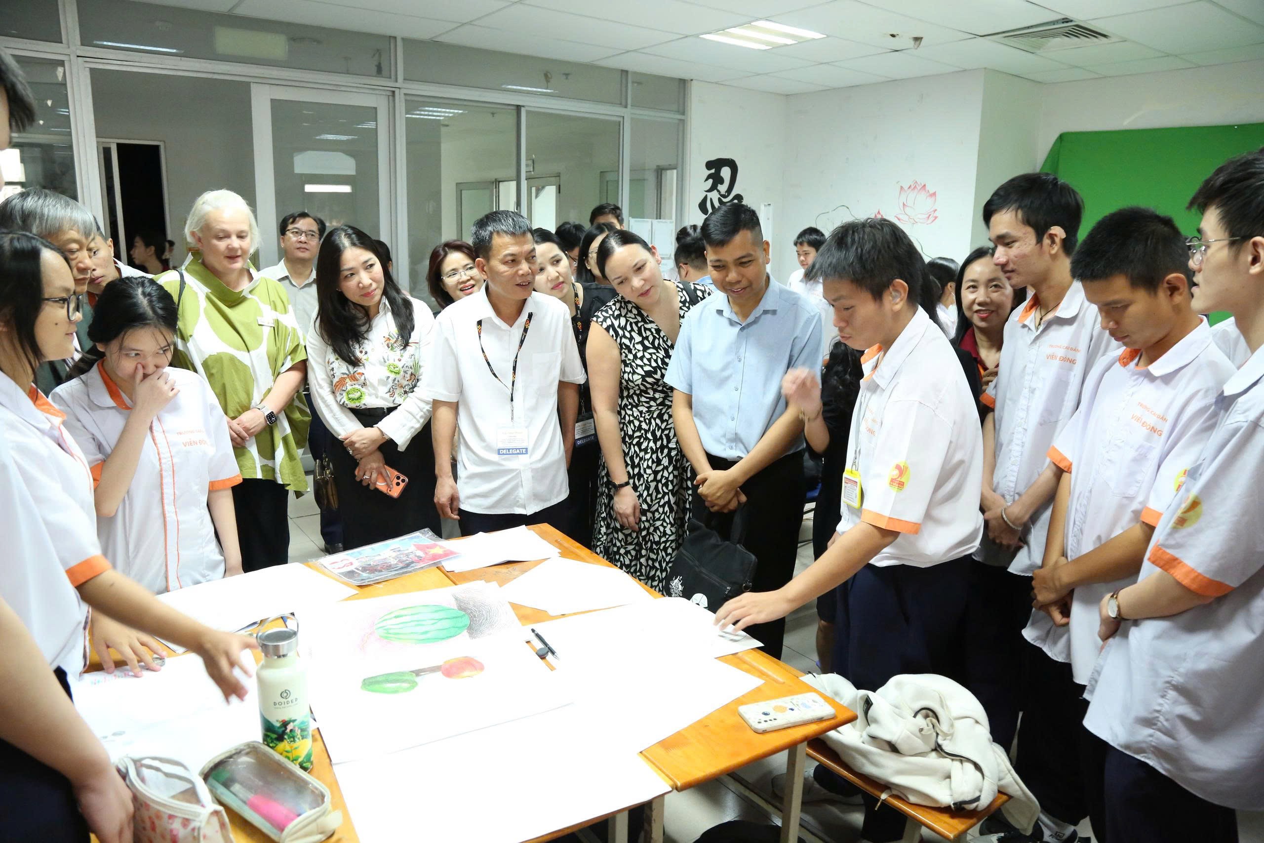 z7637367192164_6cd7cd796807d0a2a2474080cbac55bd