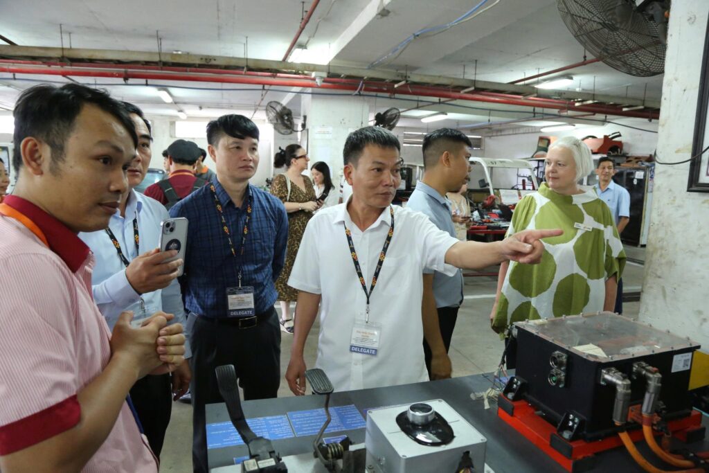 VIEN DONG COLLEGE AFFIRMS ITS MARK IN INCLUSIVE EDUCATION WITHOUT BARRIERS