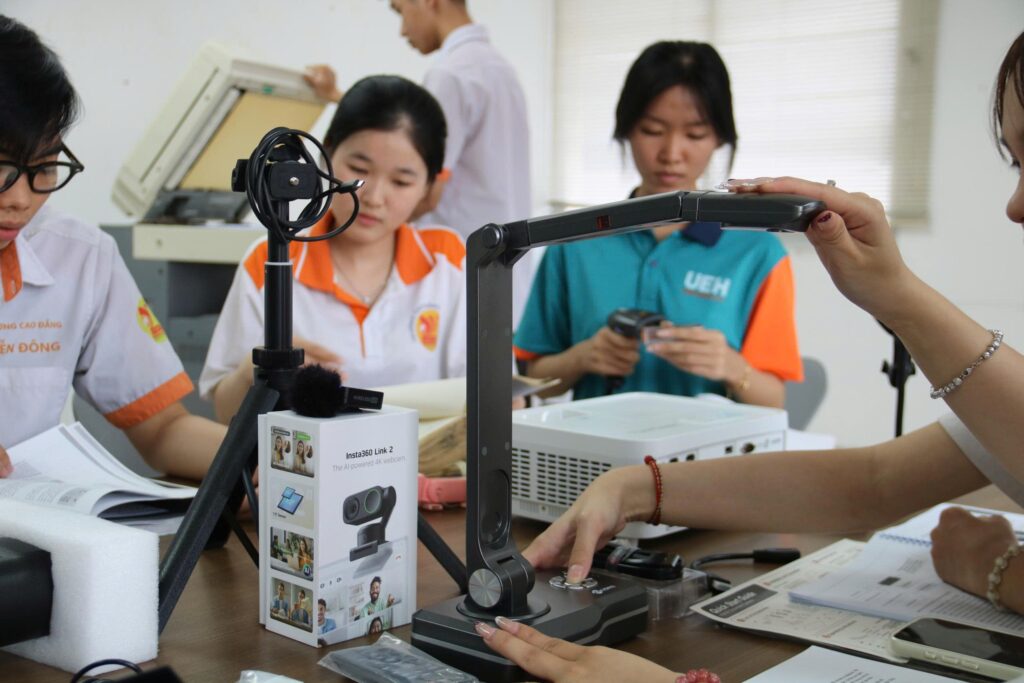 Học Logistics tại Cao đẳng Viễn Đông: Học thực tế, ứng dụng AI, làm việc ngay