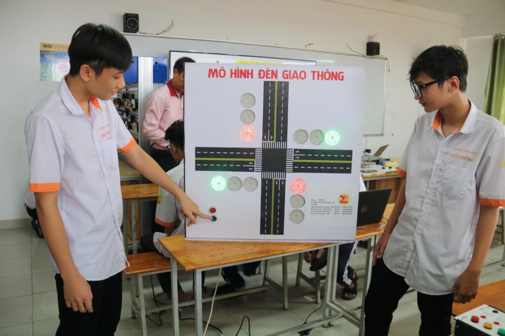 Tương lai rộng mở cùng ngành Công nghệ kỹ thuật Điện – Điện tử tại Cao đẳng Viễn Đông