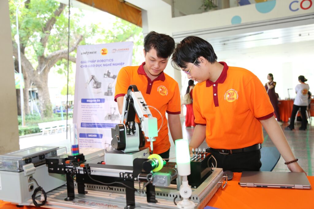 Cao đẳng Viễn Đông là trường đầu tiên, duy nhất nhận danh hiệu “Trường Cao đẳng Chất lượng cao”