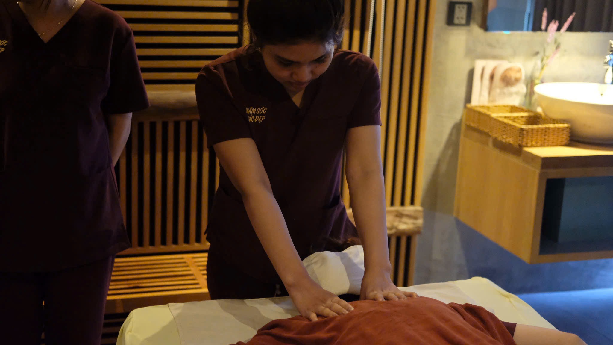 SV năm hai ngành cao đẳng CSSĐ Trường CĐ Viễn Đông học tập tại doanh nghiệp và thực tập có lương