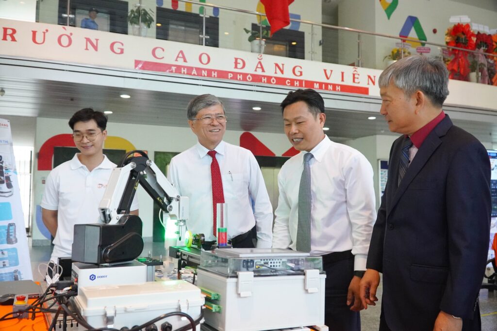 Cao đẳng Viễn Đông là trường đầu tiên, duy nhất nhận danh hiệu “Trường Cao đẳng Chất lượng cao”
