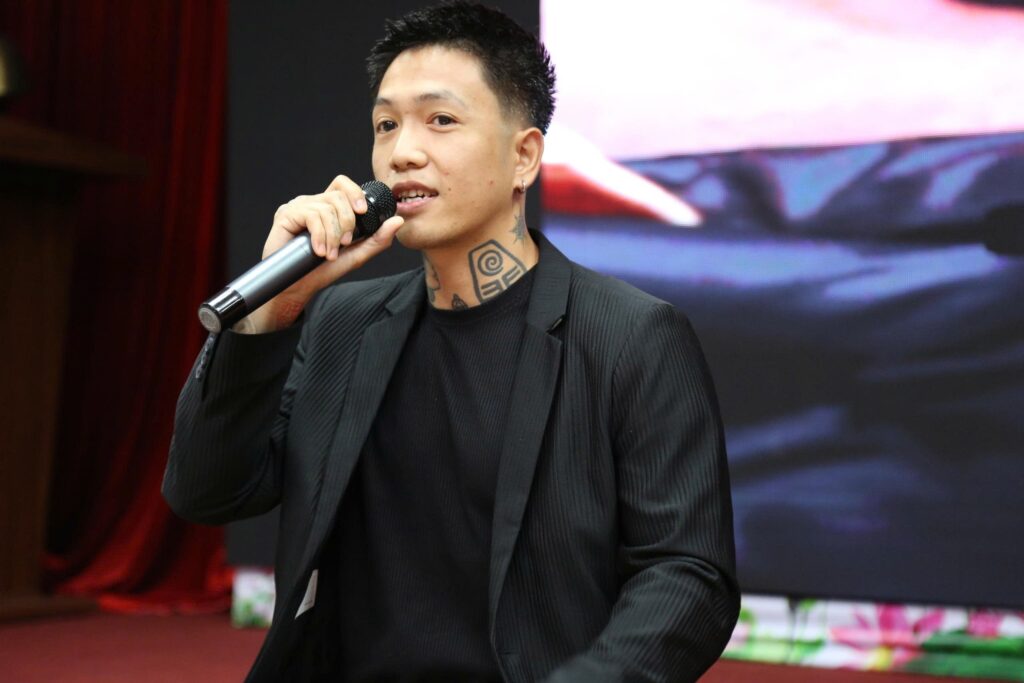 Sinh viên Viễn Đông tìm hiểu về phun xăm nghệ thuật