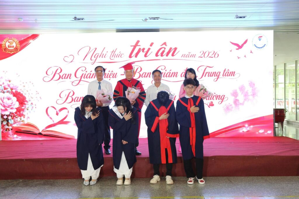 2025-2026年度 終業式および12年生（高3）卒業・成人感謝の集い：Vien Dong Collegeの誇るべき歩み