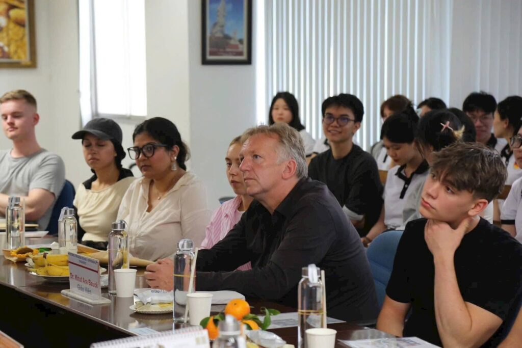 TRƯỜNG CAO ĐẲNG VIỄN ĐÔNG CHÀO ĐÓN ĐOÀN GIẢNG VIÊN VÀ DU HỌC SINH TỪ TRƯỜNG THEODOR HEUSS – OFFENBACH (CHLB ĐỨC)