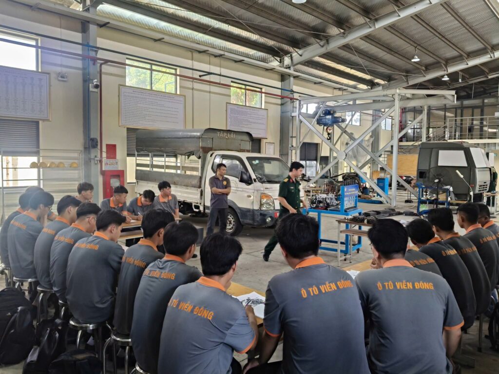 Sinh viên Cao đẳng Viễn Đông tham gia học kỳ thực hành chuyên sâu tại Đại học Trần Đại Nghĩa