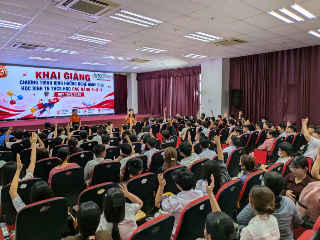 Vien Dong College Officially Opens the 1st Orientation Week for New 9+3+1 Students