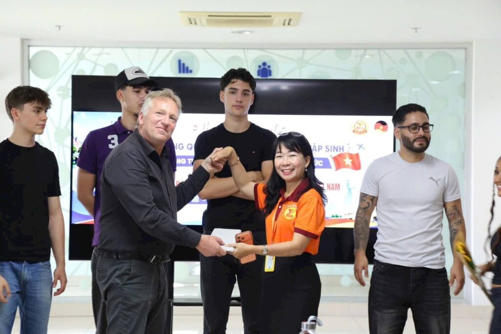 TRƯỜNG CAO ĐẲNG VIỄN ĐÔNG CHÀO ĐÓN ĐOÀN GIẢNG VIÊN VÀ DU HỌC SINH TỪ TRƯỜNG THEODOR HEUSS – OFFENBACH (CHLB ĐỨC)