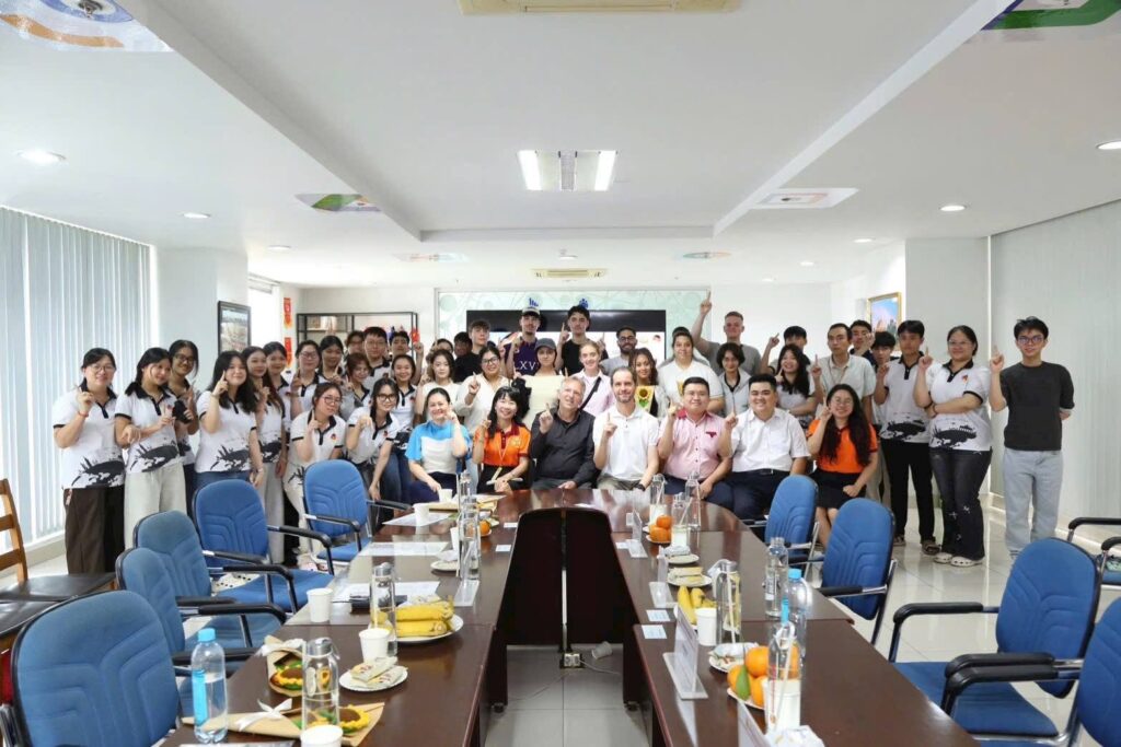 TRƯỜNG CAO ĐẲNG VIỄN ĐÔNG CHÀO ĐÓN ĐOÀN GIẢNG VIÊN VÀ DU HỌC SINH TỪ TRƯỜNG THEODOR HEUSS – OFFENBACH (CHLB ĐỨC)