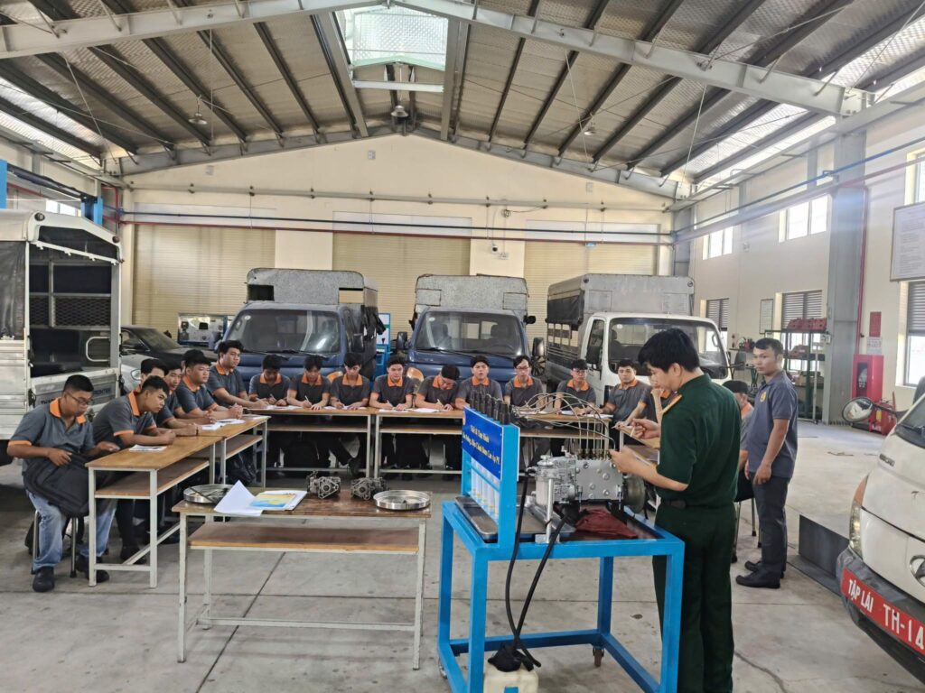 Sinh viên Cao đẳng Viễn Đông tham gia học kỳ thực hành chuyên sâu tại Đại học Trần Đại Nghĩa
