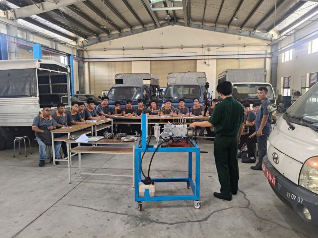 Sinh viên Cao đẳng Viễn Đông tham gia học kỳ thực hành chuyên sâu tại Đại học Trần Đại Nghĩa
