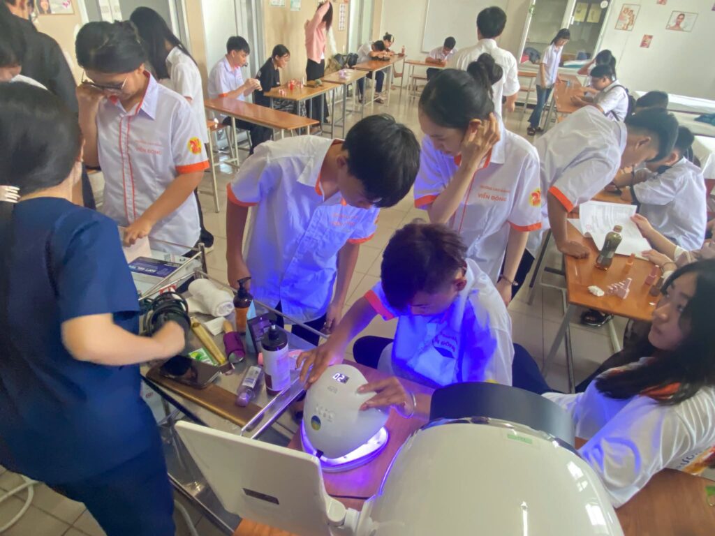 Trải nghiệm định hướng nghề nghiệp tại Cao đẳng Viễn Đông: “Mục sở thị” để thấy rõ – hiểu sâu – chọn đúng ngành!