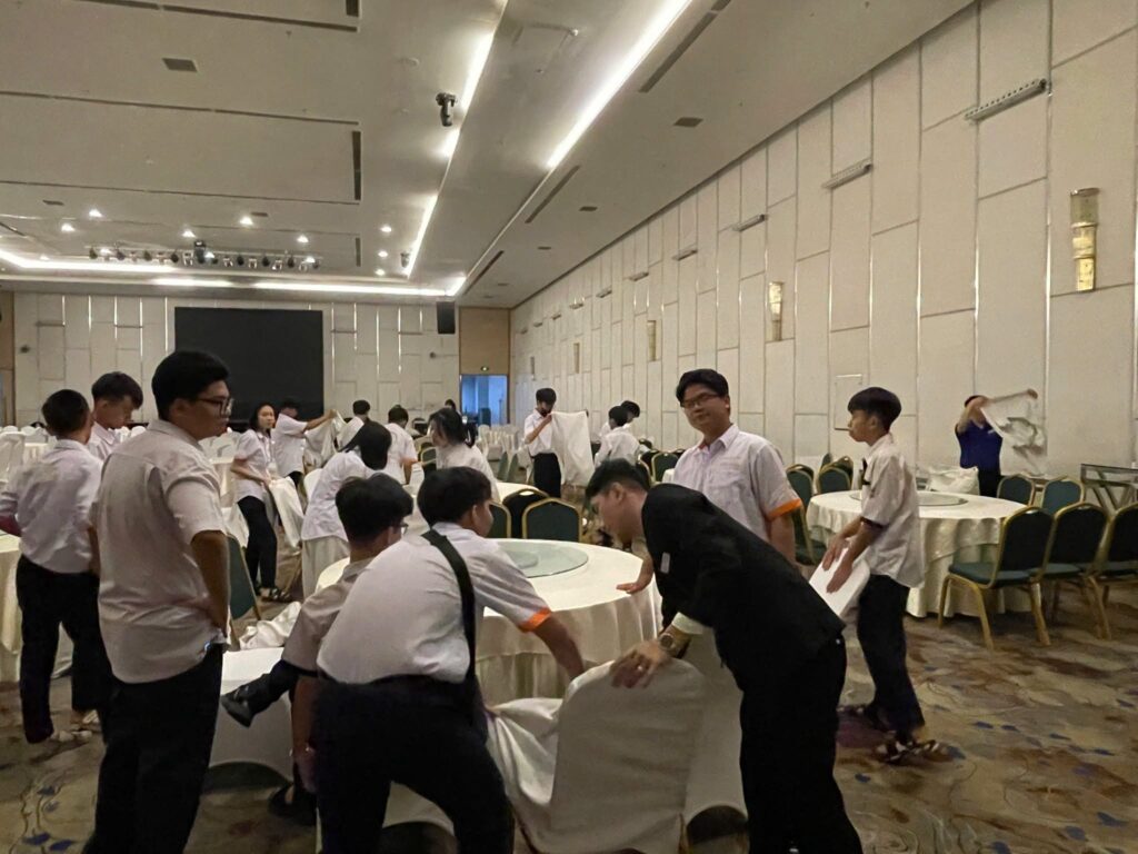 Tân sinh viên hệ 9+3+1 trải nghiệm thực hành nghiệp vụ trực tiếp tại Trung tâm Hội nghị The Adora Center
