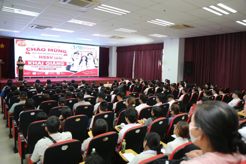 TRƯỜNG CAO ĐẲNG VIỄN ĐÔNG CHÍNH THỨC KHAI GIẢNG TUẦN HỌC ĐỊNH HƯỚNG ĐỢT 1 CHO TÂN SINH VIÊN HỆ 9+3+1