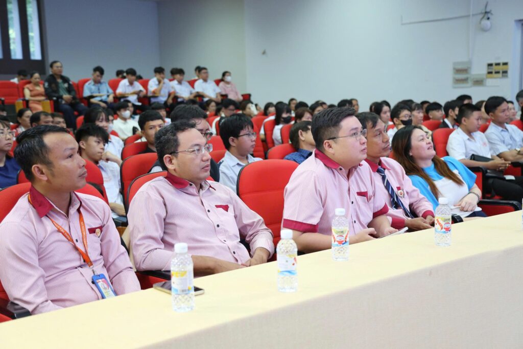 TRƯỜNG CAO ĐẲNG VIỄN ĐÔNG CHÍNH THỨC KHAI GIẢNG TUẦN HỌC ĐỊNH HƯỚNG ĐỢT 1 CHO TÂN SINH VIÊN HỆ 9+3+1