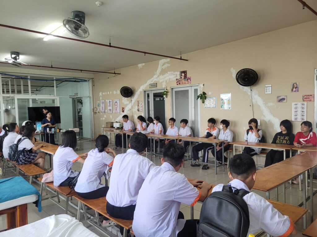 Trải nghiệm định hướng nghề nghiệp tại Cao đẳng Viễn Đông: “Mục sở thị” để thấy rõ – hiểu sâu – chọn đúng ngành!