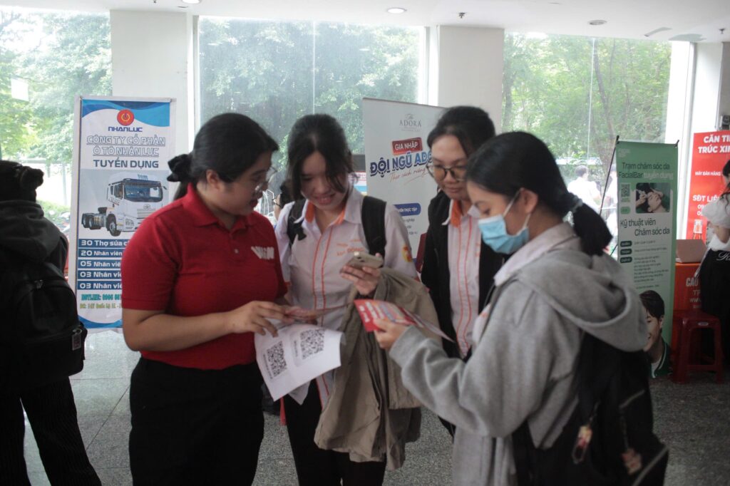 OPEN DAY 2026 – NGÀY HỘI “3 TRONG 1” BÙNG NỔ TẠI CAO ĐẲNG VIỄN ĐÔNG